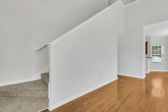 Building Photo - 145 Red Oak Dr