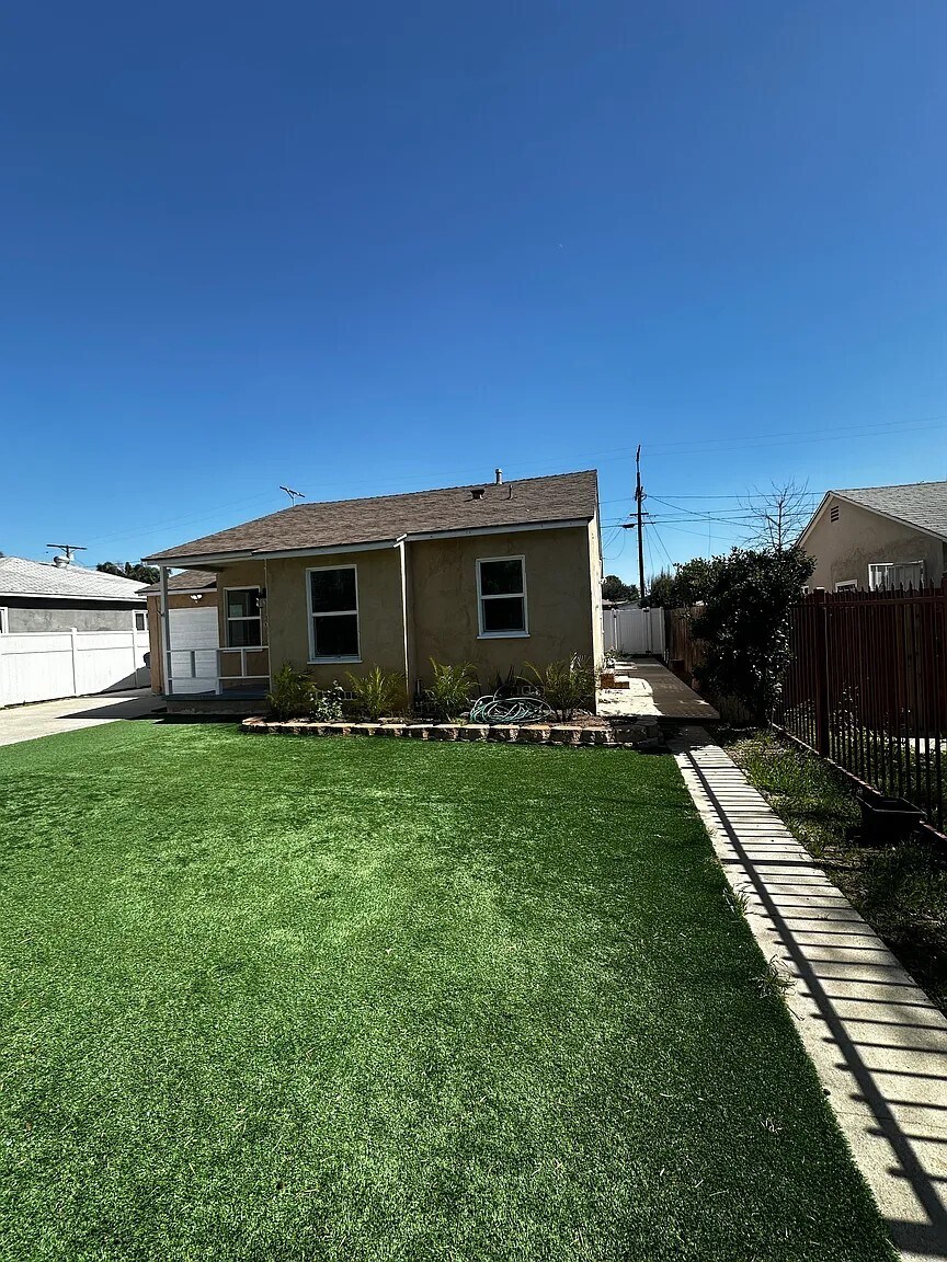 Building Photo - 7038 Yarmouth Ave