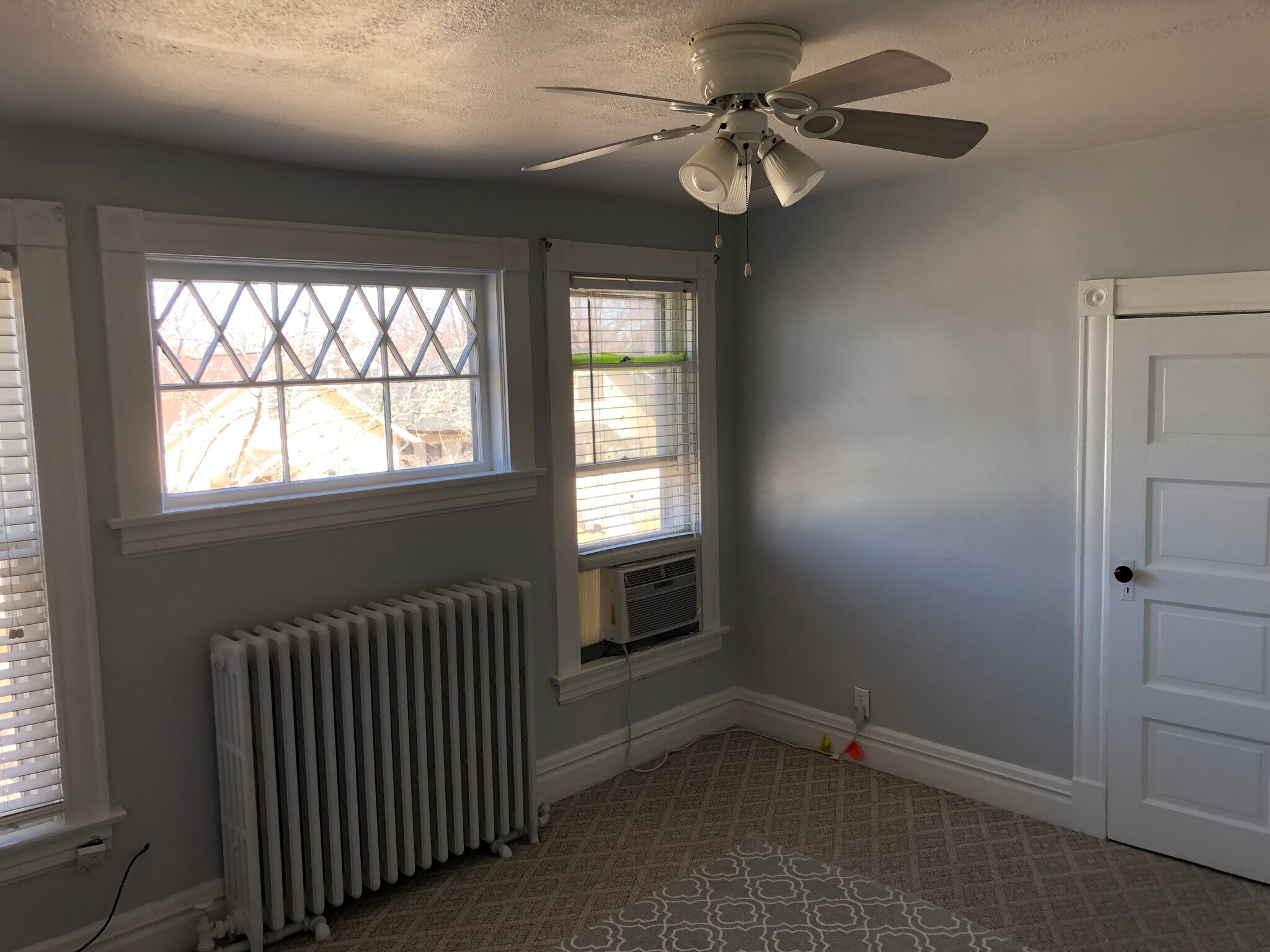 Building Photo - 416 La Salle Ave