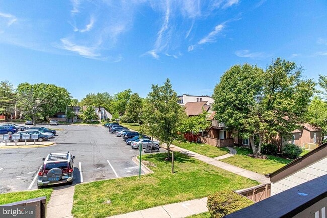 Building Photo - 3921 Woodhue Pl