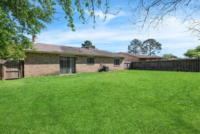 Building Photo - 17615 Autumn Hills Dr