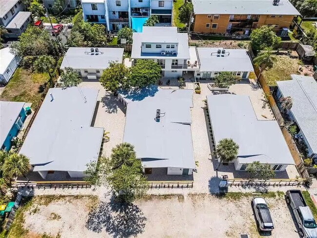 Building Photo - 637 S Orlando Ave