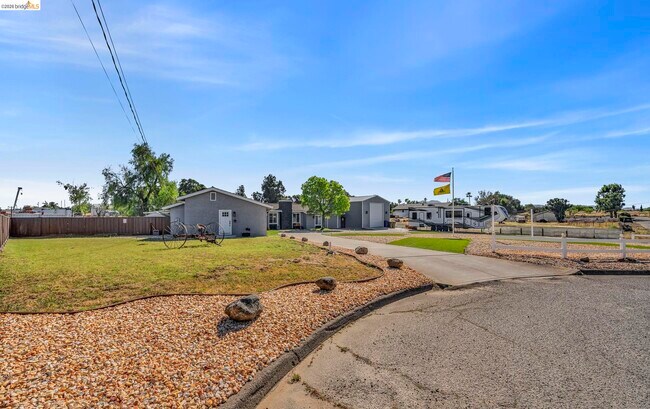 Building Photo - 59 Old Stagecoach Rd