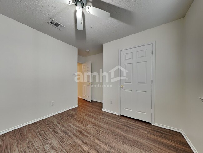 Building Photo - 219 Dartmouth Dr