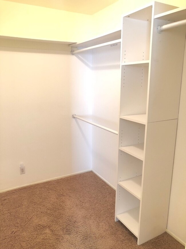 Building Photo - Nantucket Village Condo with Community Pool!