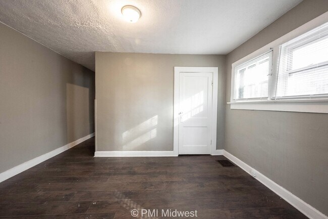 Building Photo - Charming 1 Bed Duplex with Full Bath in In...