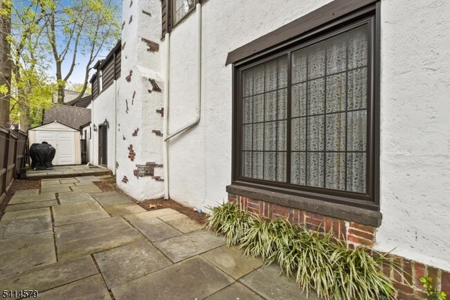 Building Photo - 869 Ridgewood Rd