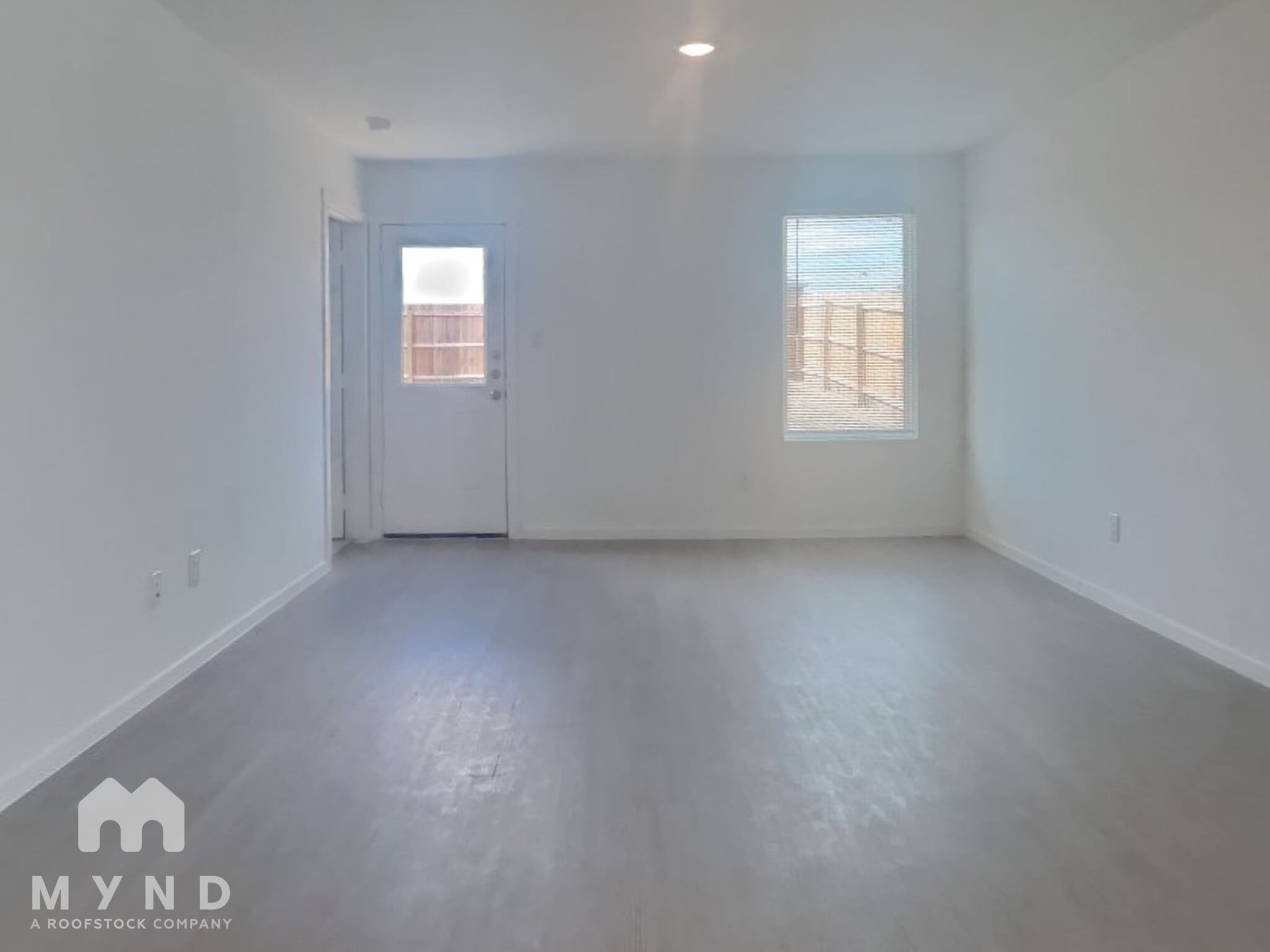 Building Photo - 10607 Aqueduct Crk