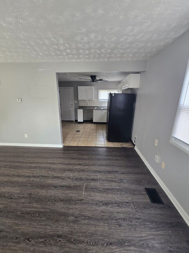Building Photo - 782-784 DERRER ROAD