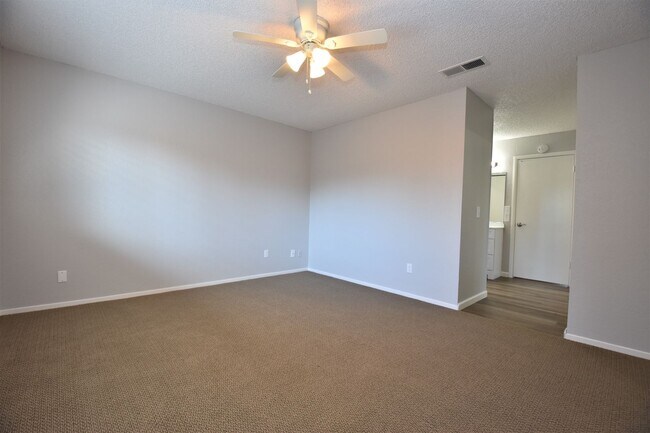 Building Photo - 67-67 Payne River Cir