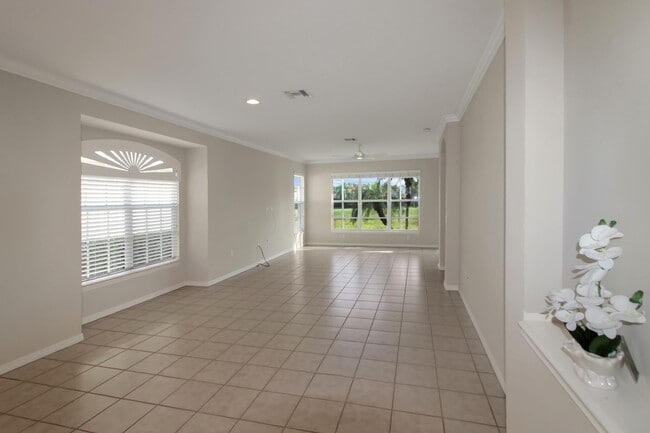 Building Photo - Pelican Pointe Annual Villa for Rent