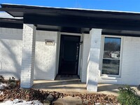 Building Photo - 2025 Northlake Dr