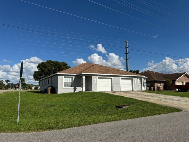 Building Photo - Experience this Cape Coral 3 bedroom 2 bath corner duplex with 1 car garage and screened in lanai.