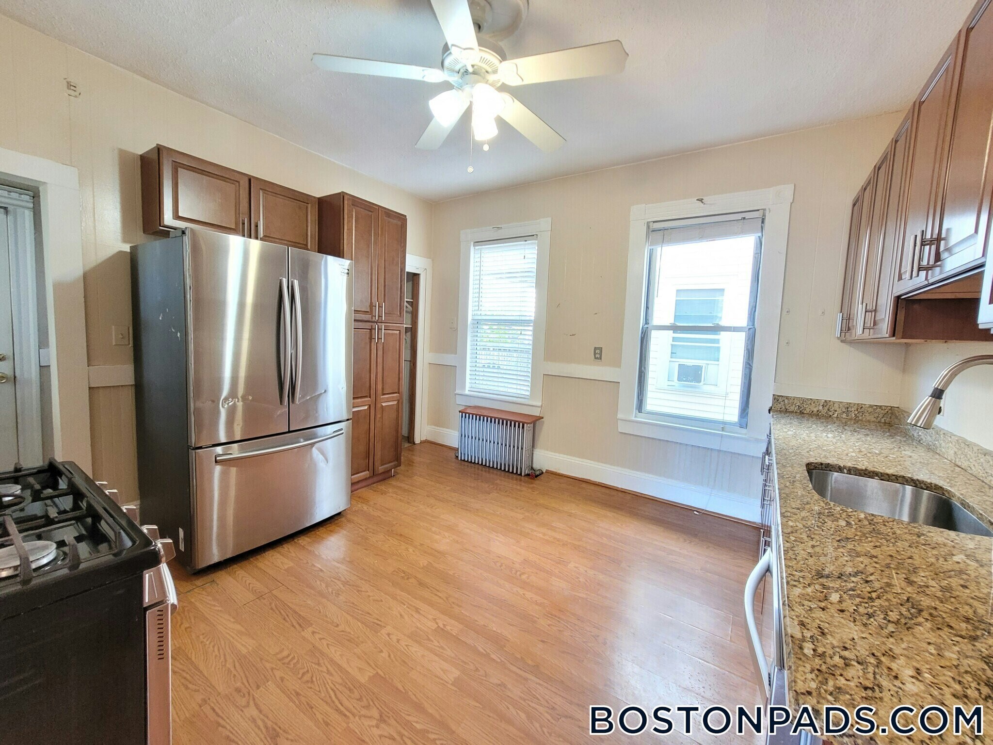 Building Photo - 110 Howland St