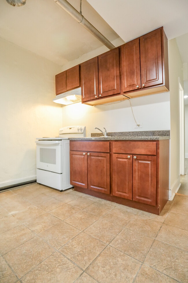 Building Photo - 7445 N Greenview Ave