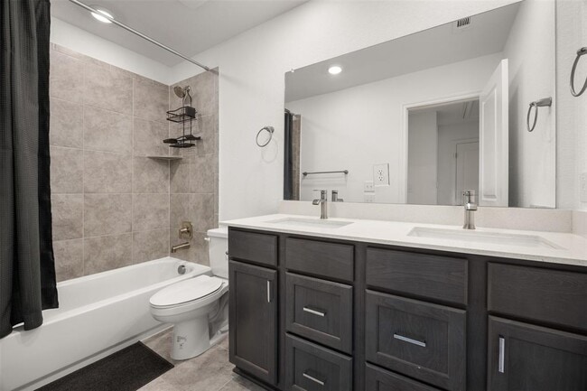 Building Photo - 13707 Manhattan Dr