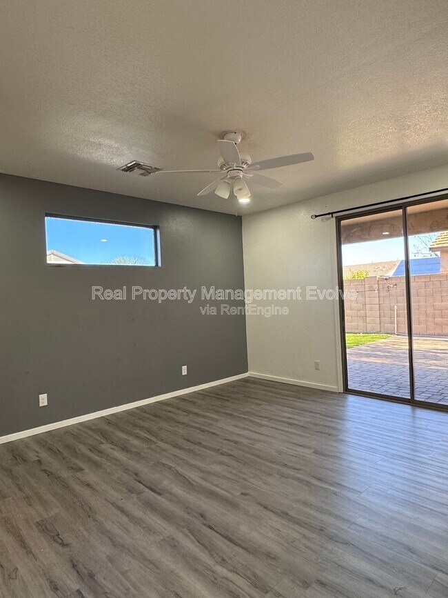 Building Photo - 5814 W Alice Ave