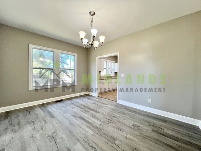 Building Photo - 3202 Belvedere Dr