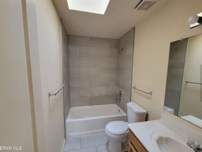 Building Photo - 12492 Wendy Reed Dr