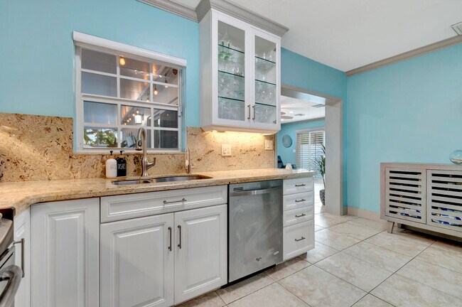 Building Photo - 310 Gulfstream Dr
