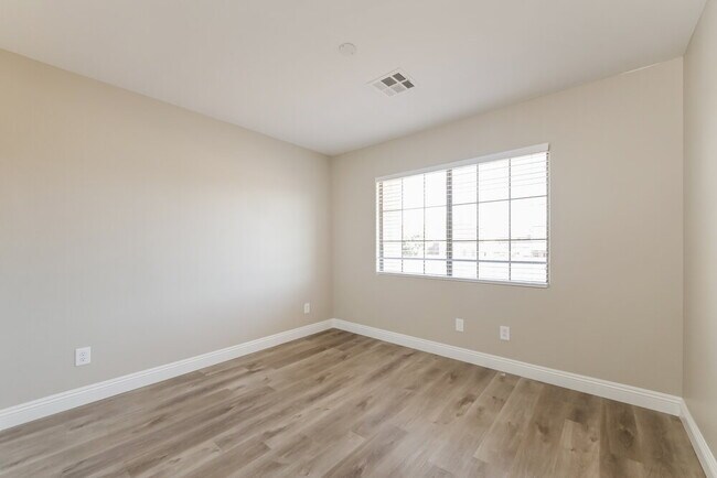 Building Photo - 397 Red Eucalyptus Dr