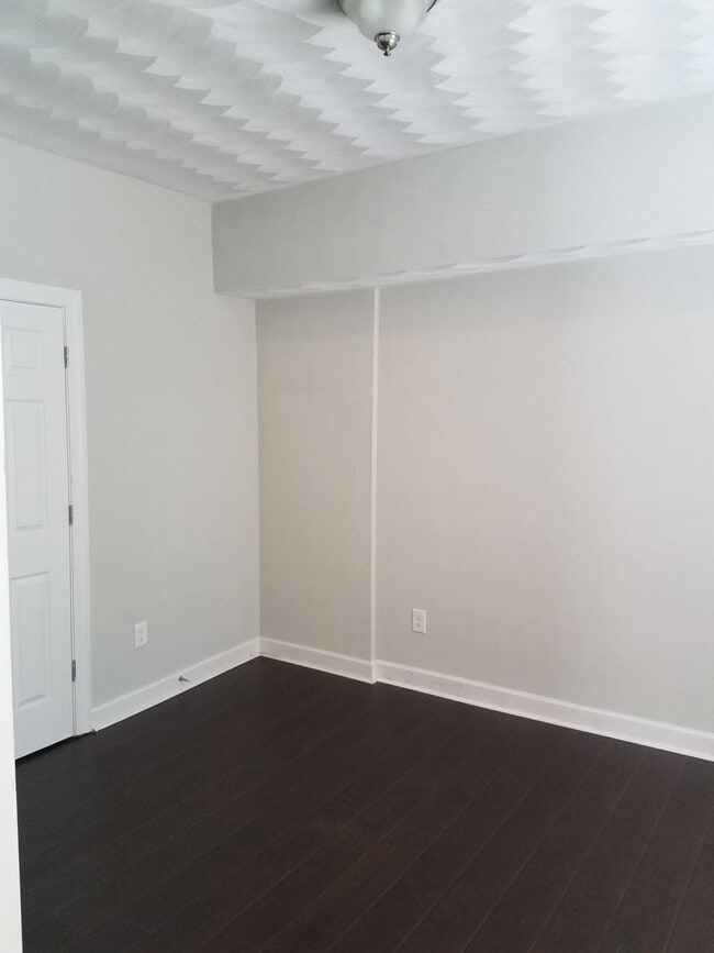 Building Photo - Spacious 4 Bedroom 3.5 Bath