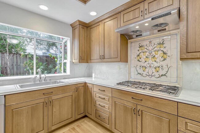 Building Photo - 302 Tadley Ct