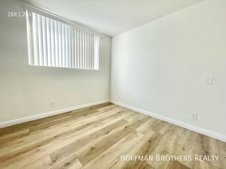 Building Photo - 6062 Fulton Ave