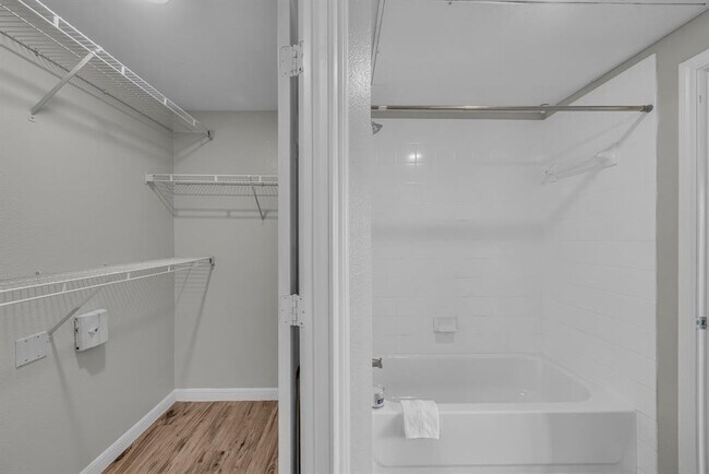 Building Photo - 2320 Gracy Farms Ln