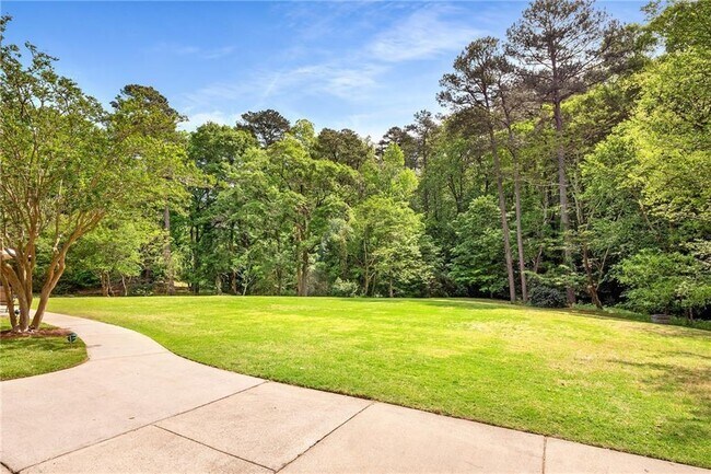 Building Photo - 24101 Plantation Dr NE