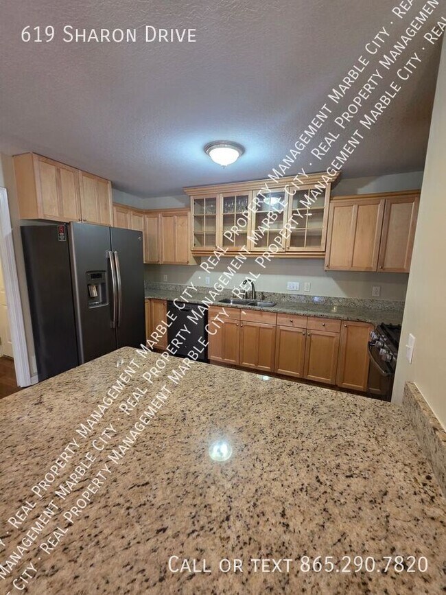 Building Photo - 619 Sharon Dr