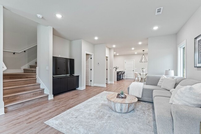 Building Photo - 491 S Happy Hollow Rd