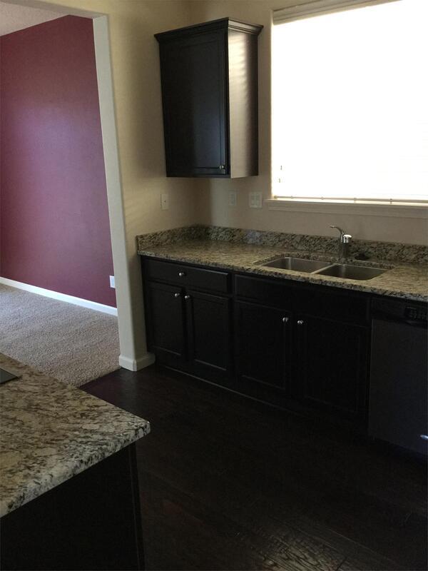 Building Photo - 3395 SE Meadowview Way