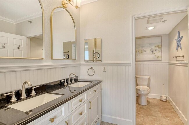 Building Photo - 1065 Gulf of Mexico Dr