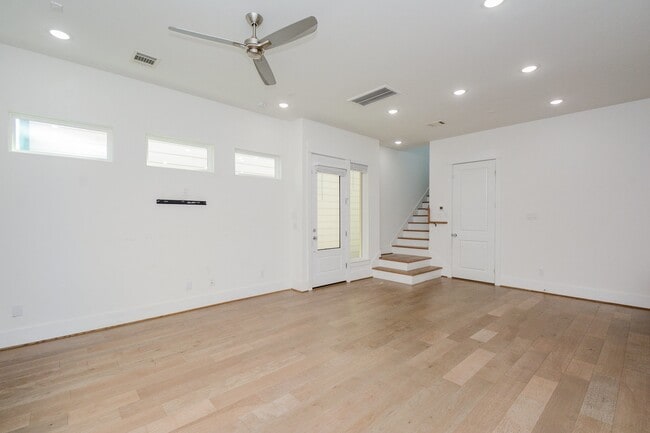 Building Photo - 310 Cyclamen St