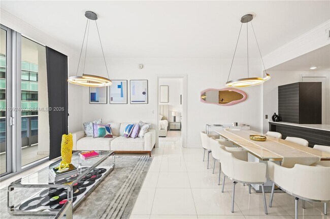 Building Photo - 200 Biscayne Blvd Way