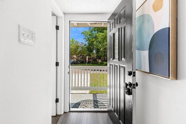 Building Photo - 1356 Lechlade St