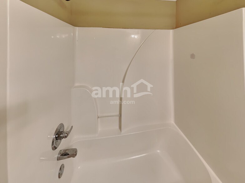 Building Photo - 3434 Wellington Pl