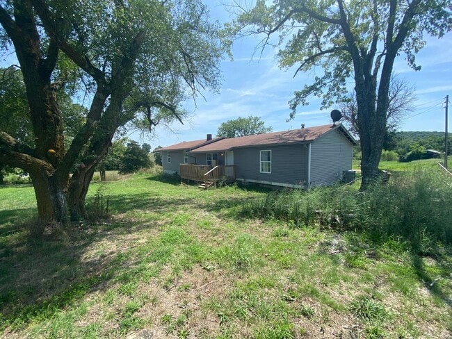 Building Photo - Country living, 15 min North of Springfiel...