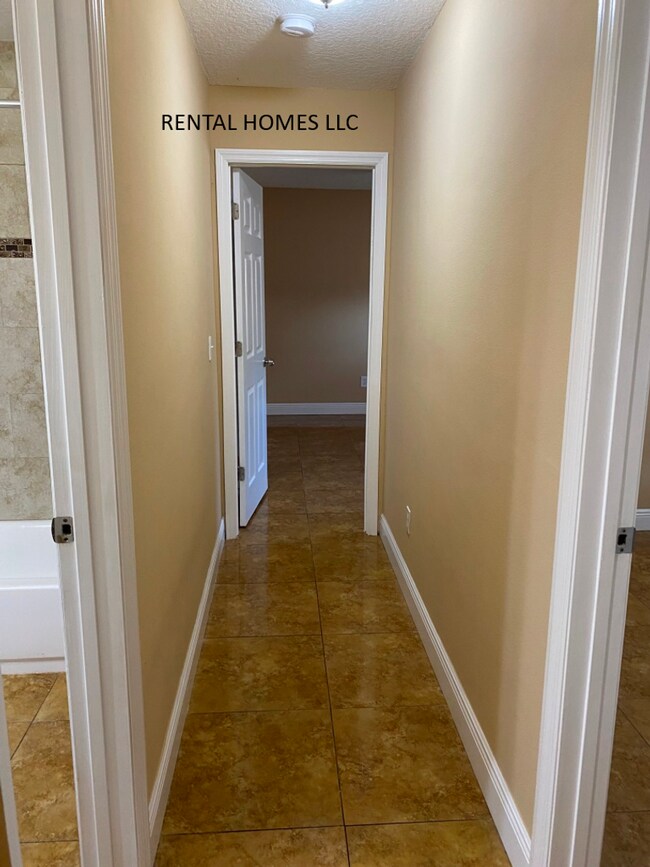 Building Photo - Beautiful 3 Bedroom 2 Bathroom, Single Family Home with 1,589 square feet under air, newly Remodeled