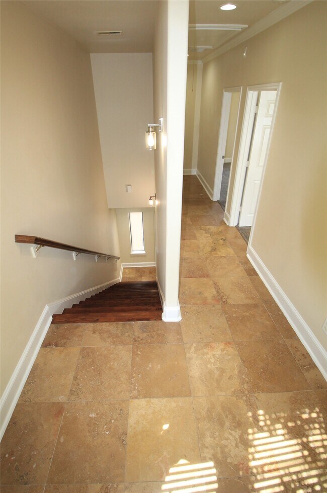 Building Photo - 4709 Scott St