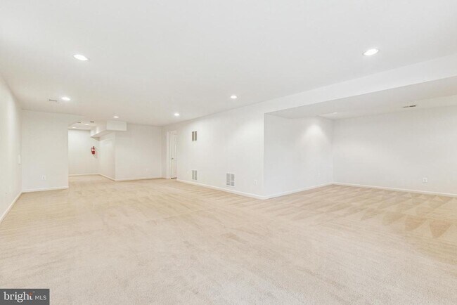 Building Photo - 16056 Sheringham Way