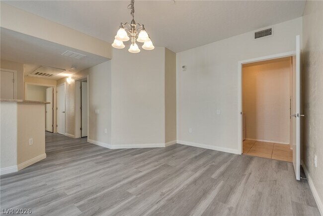 Building Photo - 6868 Sky Pointe Dr
