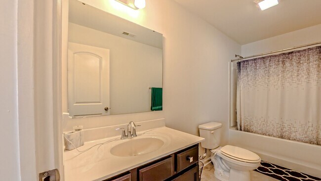 Building Photo - A stylish and modern single-family home wi...