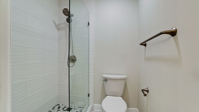 Building Photo - 542 Lakeside Dr