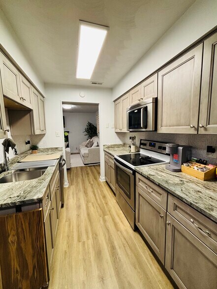 Kitchen - 3441 Bruin Dr