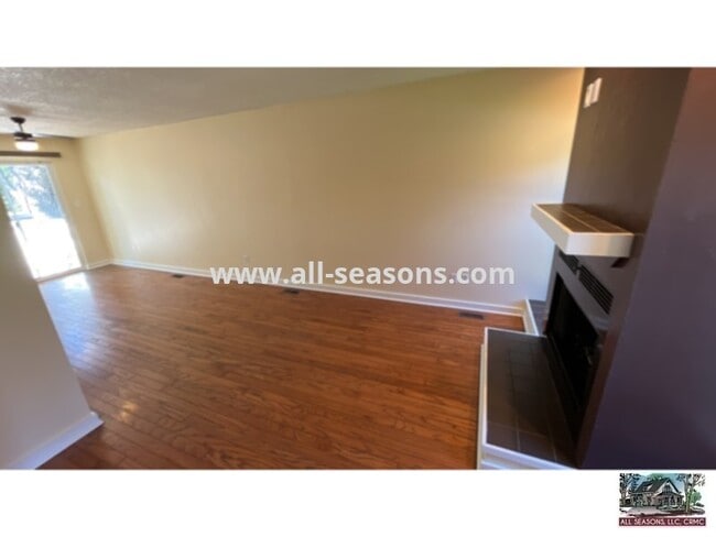 Building Photo - Fantastic centrally located and updated to...