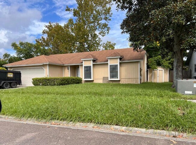 Building Photo - 8439 Everest Dr