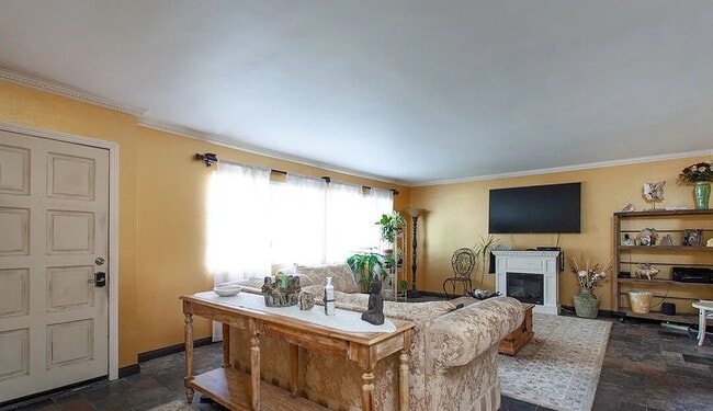 Building Photo - "Charming 1-Bedroom Retreat in the Heart of Encino – A Perfect Place to Call Home!"