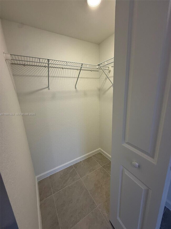 Building Photo - 2582 SE 29th St